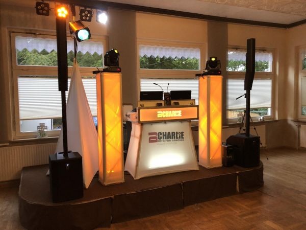 DJ mit großer Musikauswahl